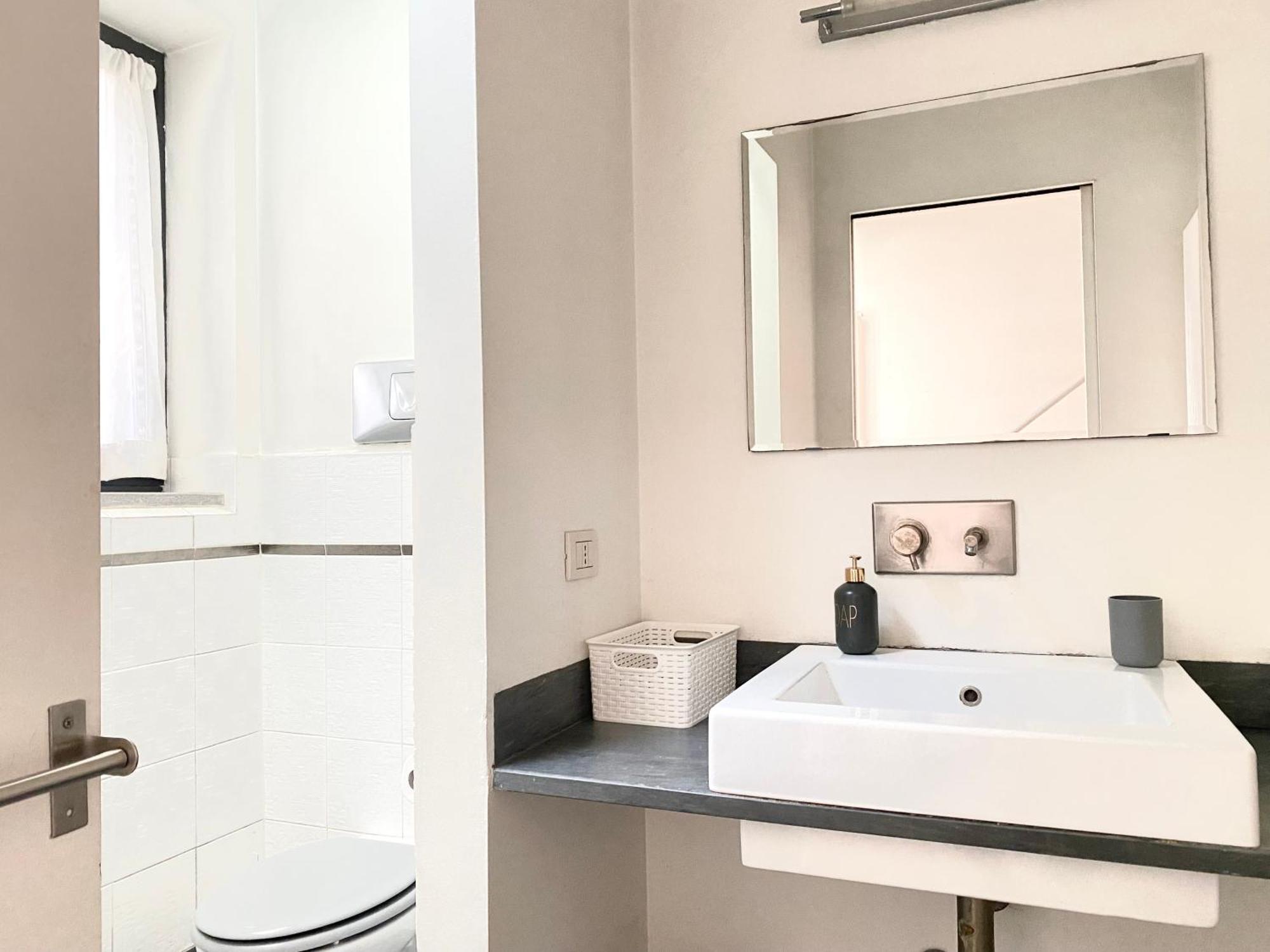 Sant Ambrogio Courtyard Room In Shared Flat Milano Dış mekan fotoğraf